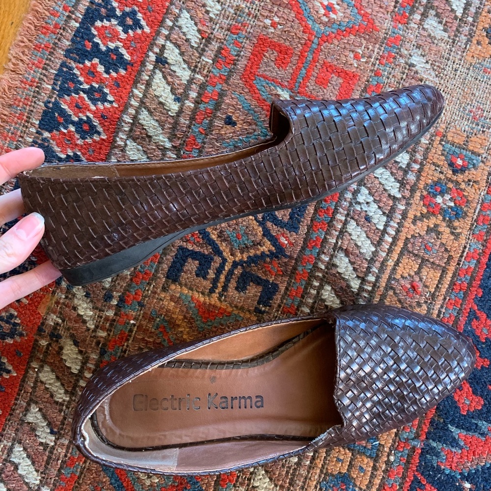 Weave brown flats